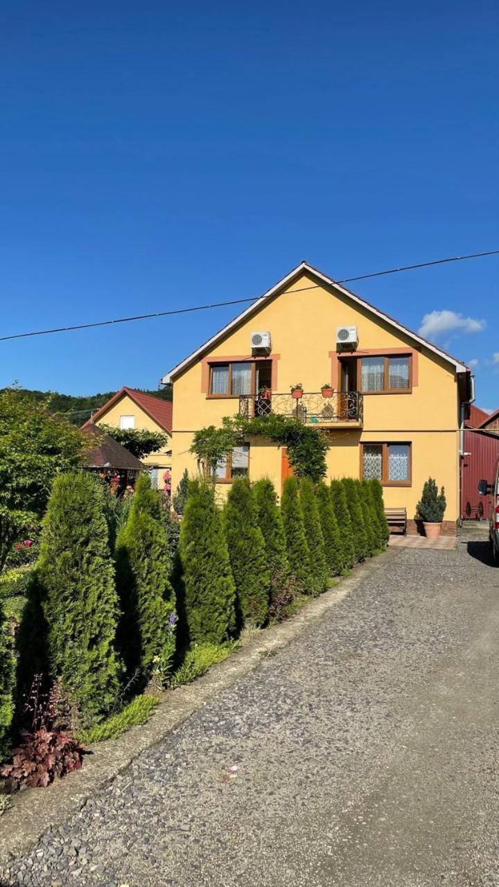 Квітковий Двір Golubinoye Buitenkant foto