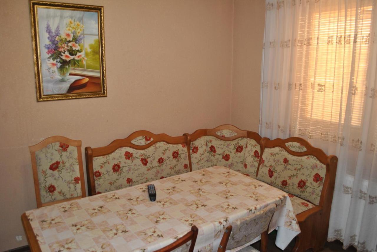 Квітковий Двір Golubinoye Buitenkant foto